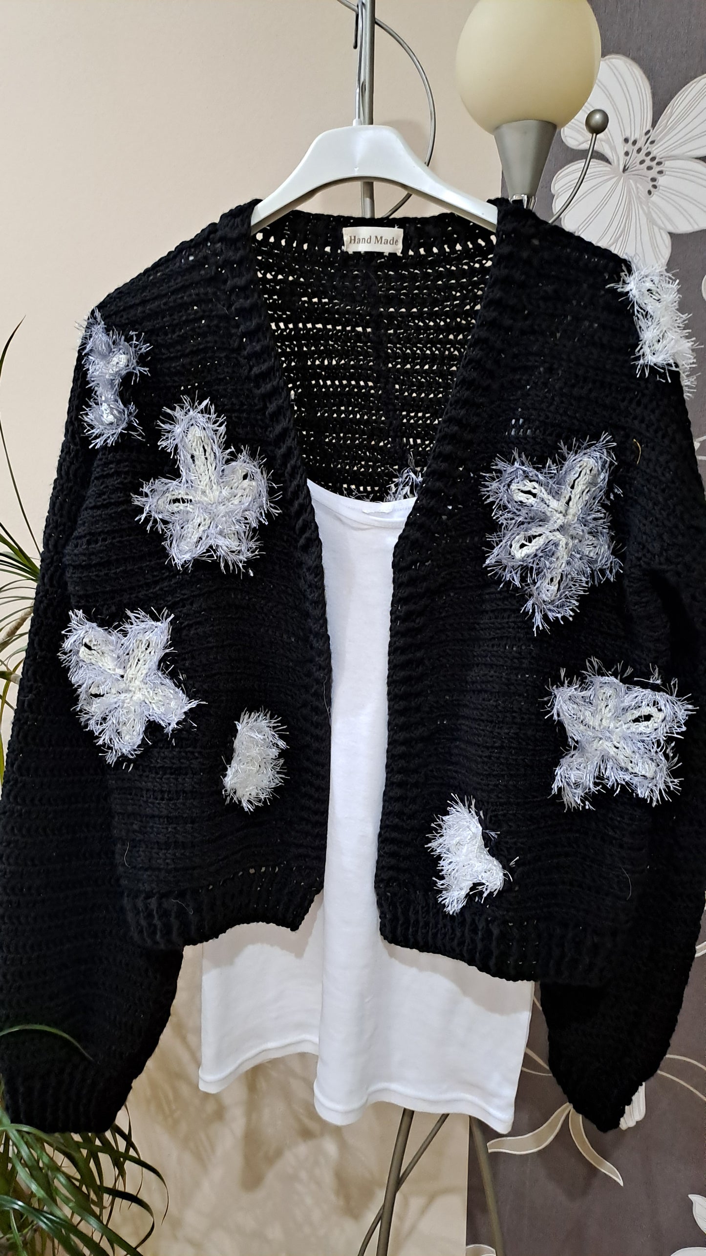 Háčkovaný crop top svetrík
