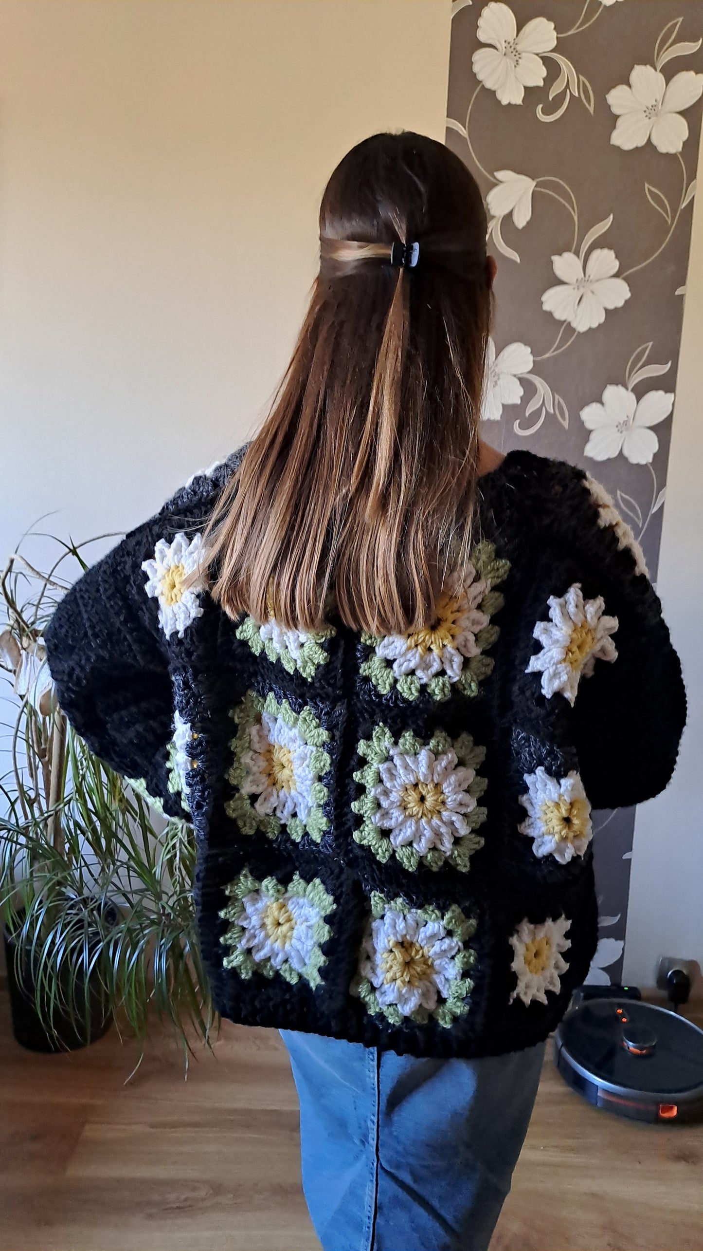 Kvietkovaný patchwork sveter