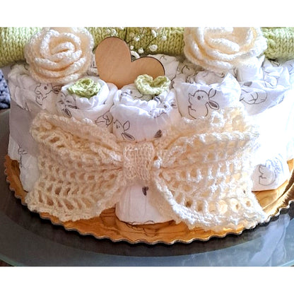 Plienková torta s handmade doplnkami – originálny darček pre bábätko