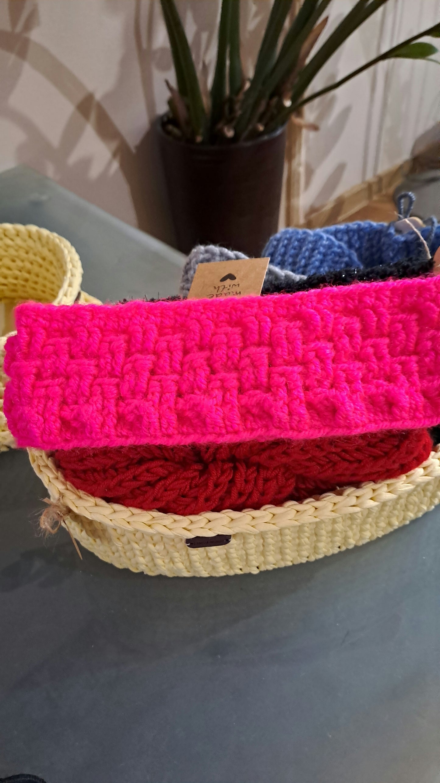 Rúžová čelenka s motívom