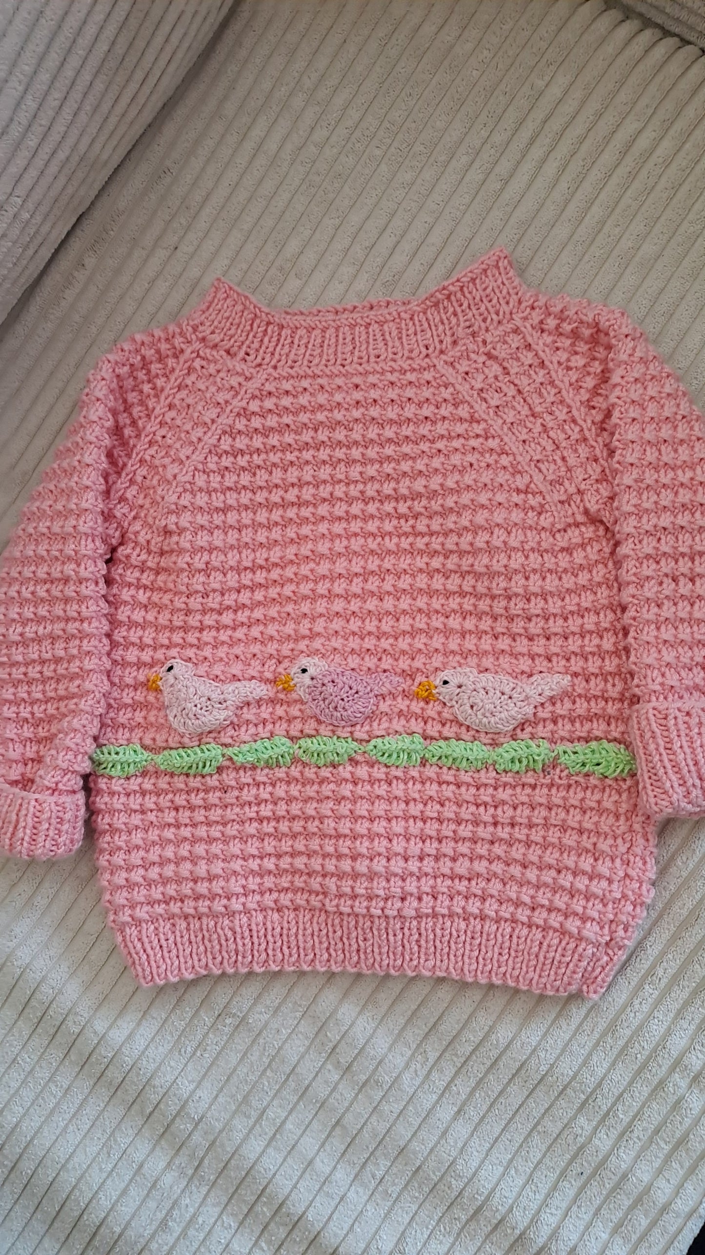 Detský pulóver s vtáčikmi