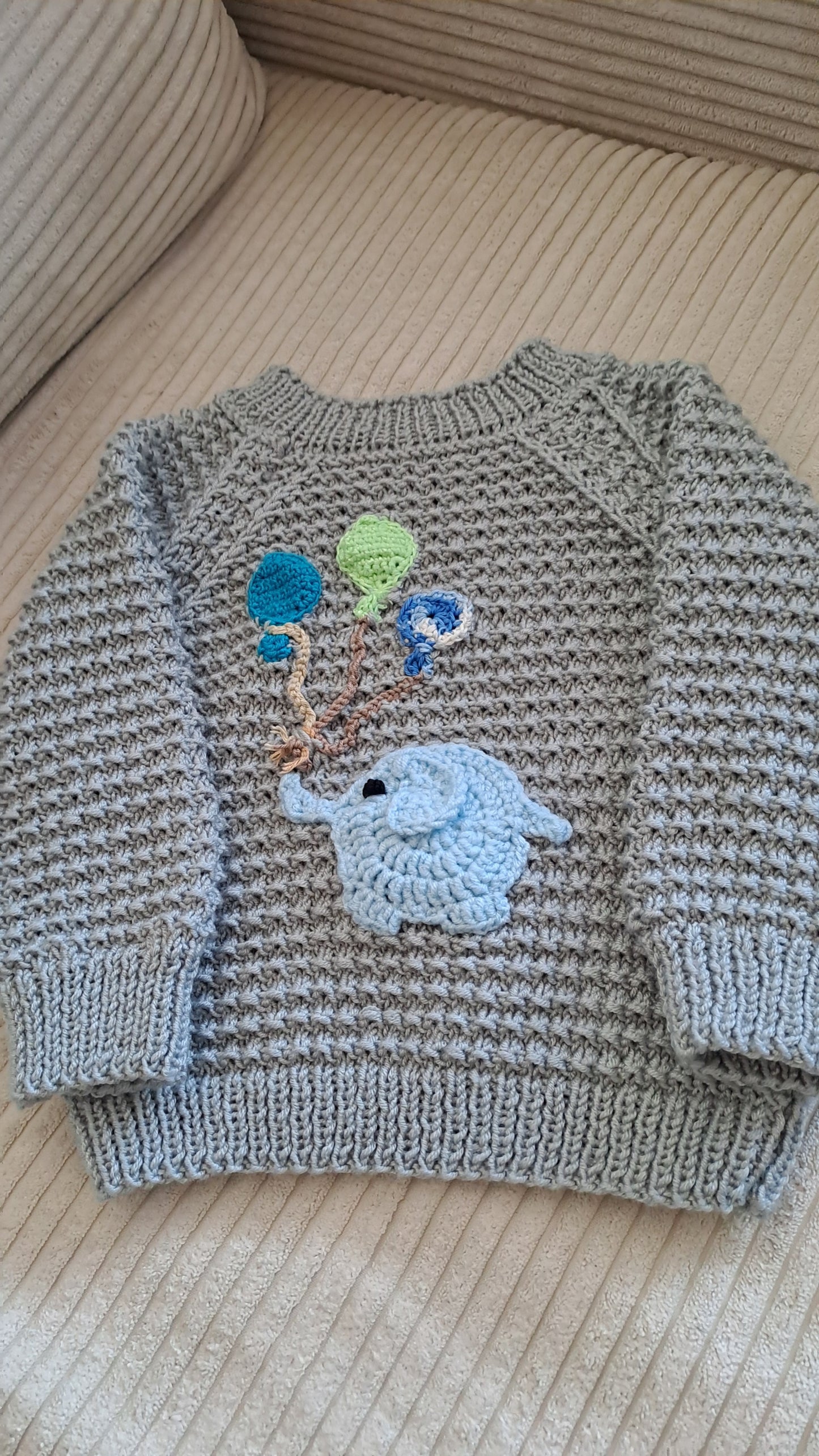 Detský pulóver so sloníkom