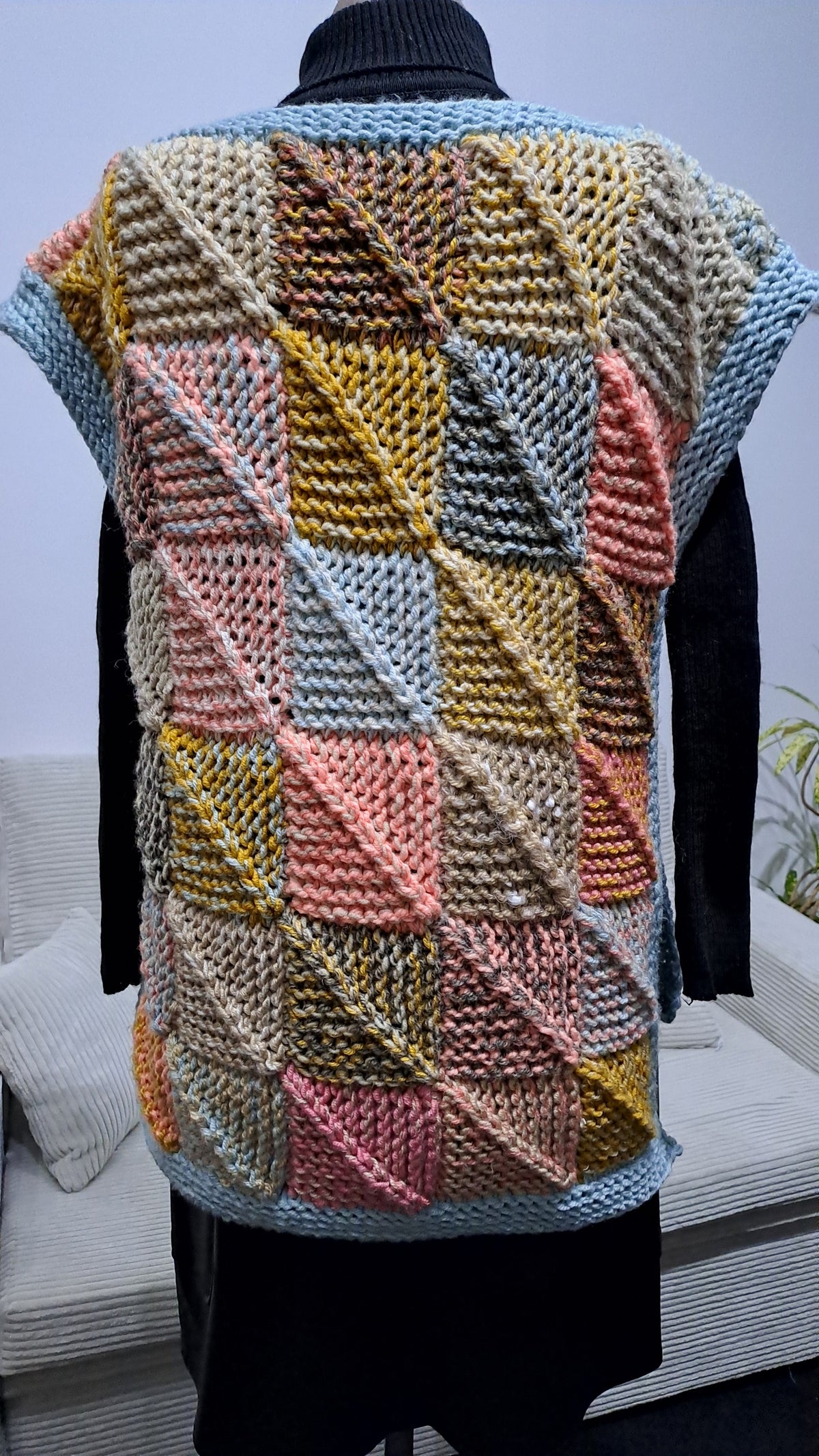 Viacfarebná vesta- patchwork vesta