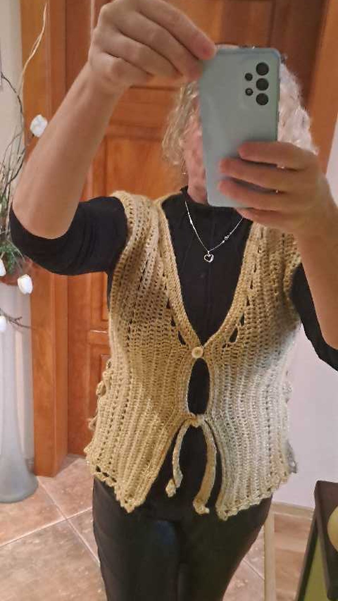 Gold háčkovaná vesta