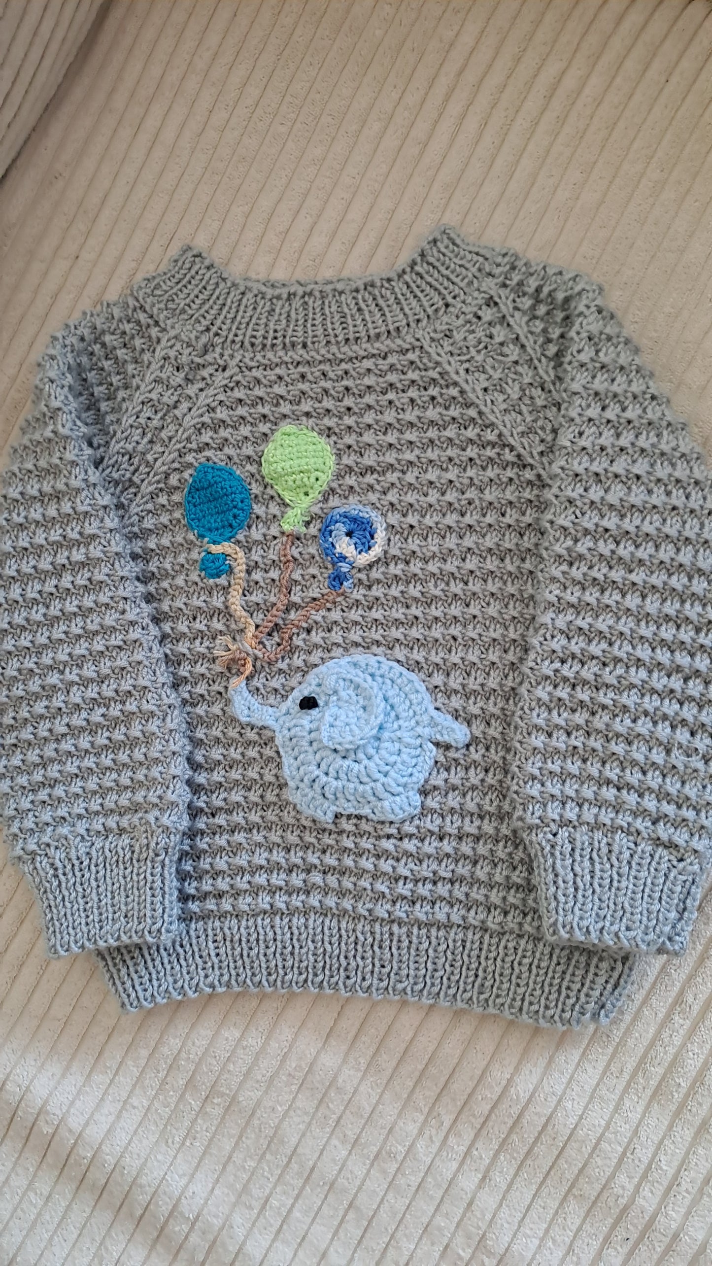 Detský pulóver so sloníkom