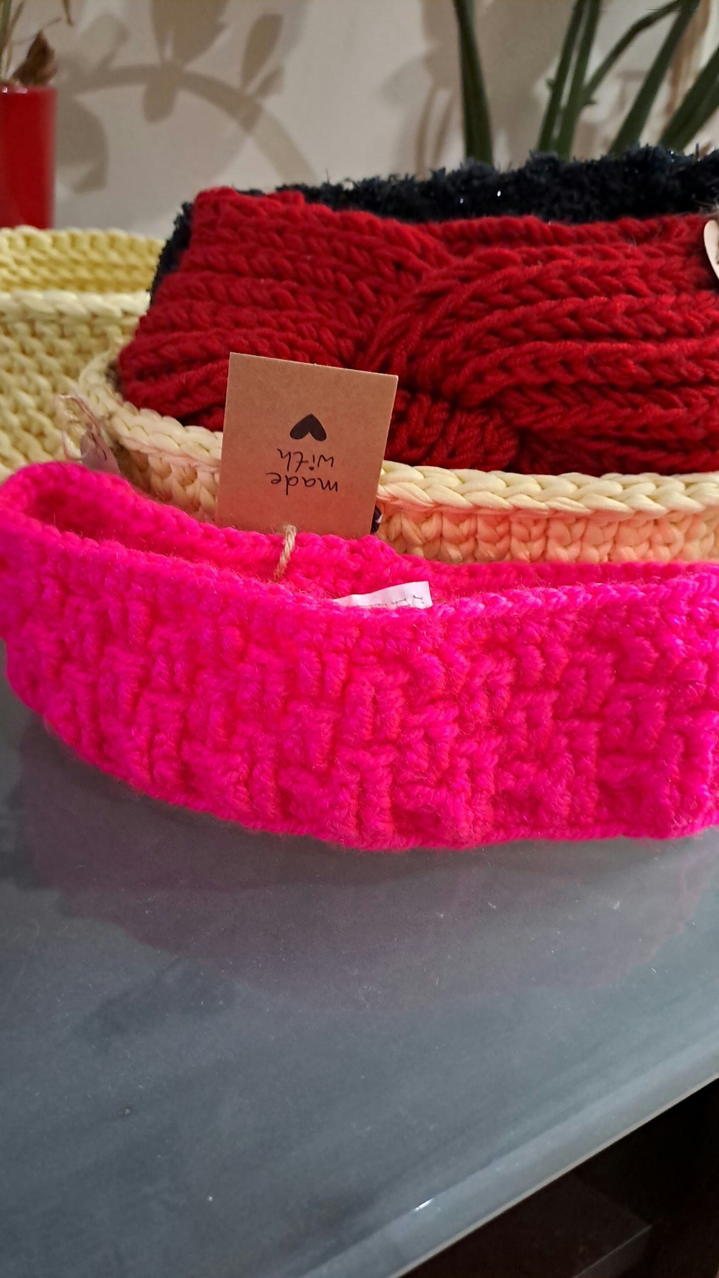 Rúžová čelenka s motívom